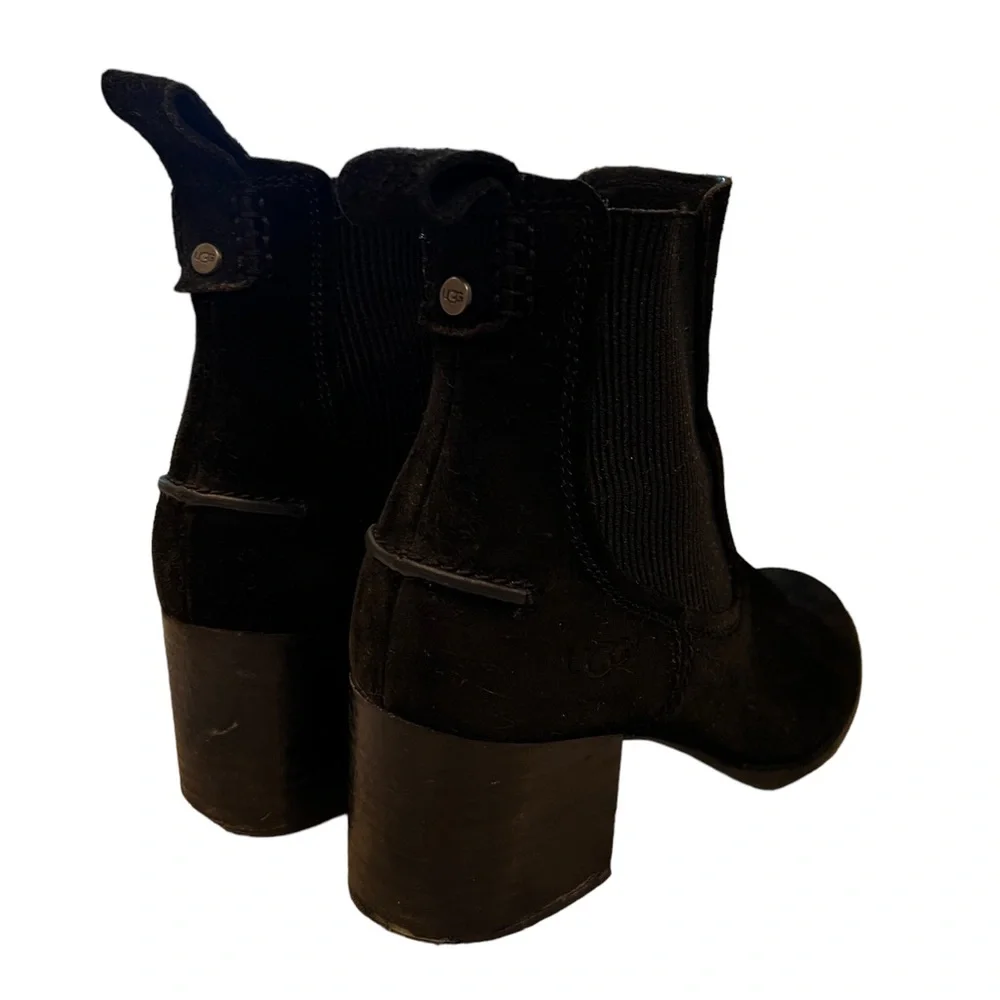 UGG Faye Chelsea Black Suede Heeled Women’s Ankle Boot Size 9 - Picture 3 of 5